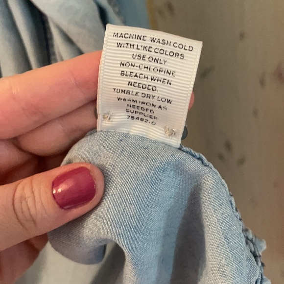 Women’s Chambray Button-Down Shirt - Picture 5 of 6